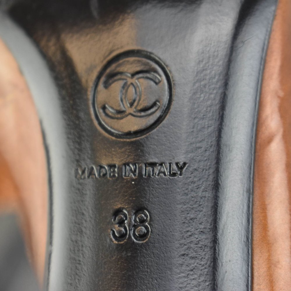 CHANEL: Black/Copper, Patent Leather "CC" Logo Heels/Pumps - Picture 10 of 10